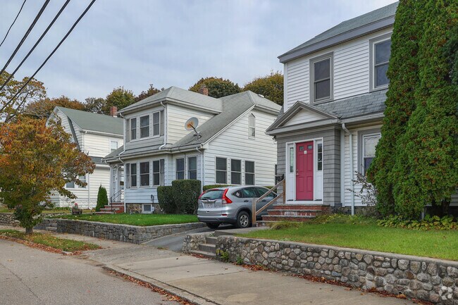 Victory Road has many homes from the 20th century.