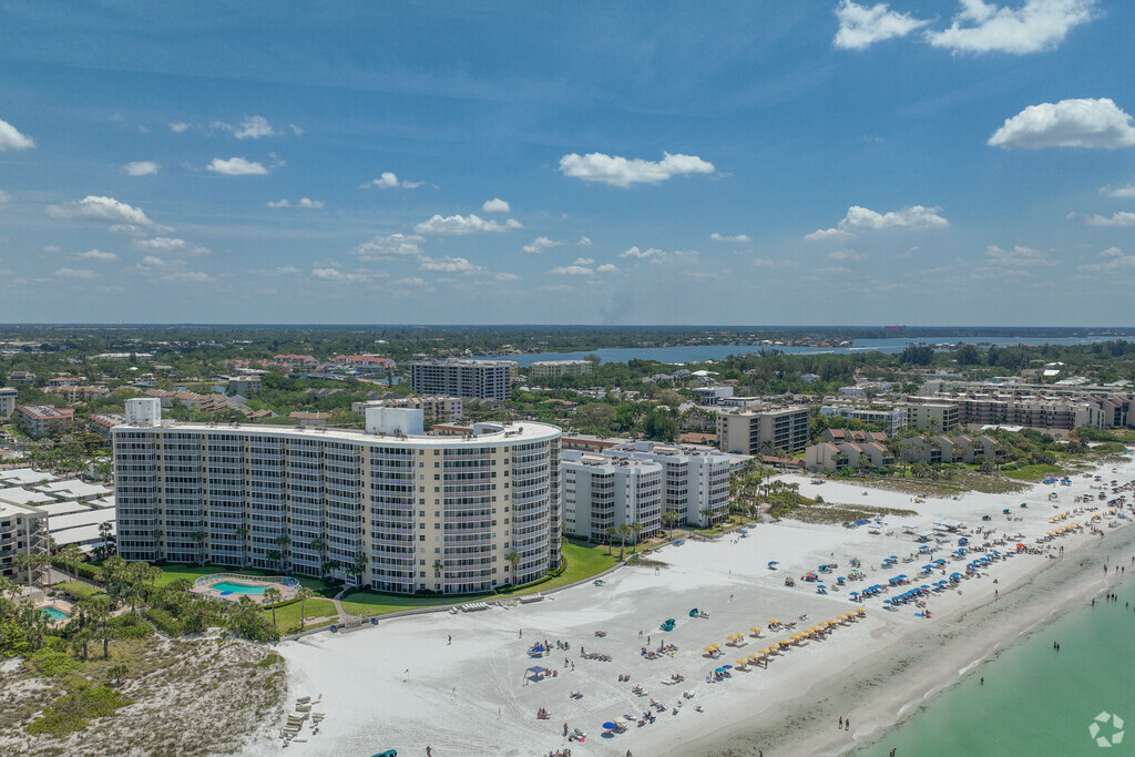 About Crystal Sands, Sarasota FL | HOAs, Reviews, Amenities - Homes.com