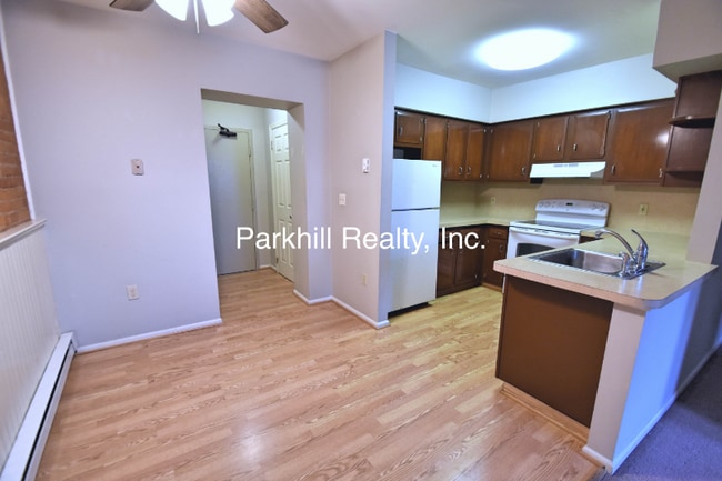 410 W Pennsylvania Ave unit 500, Pen Argyl, PA 18072 - photo 2