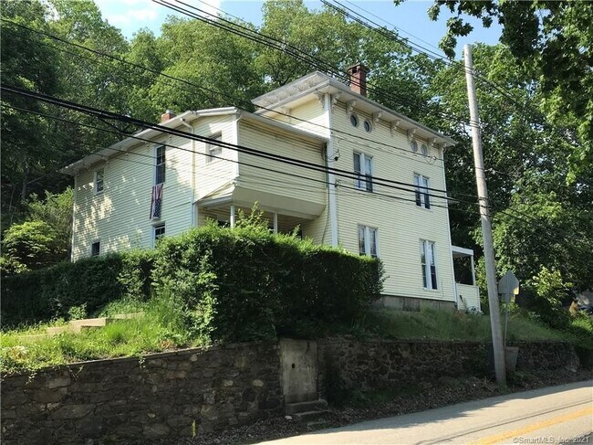 73 W Thames St unit 73B, Norwich, CT 06360 - photo 2