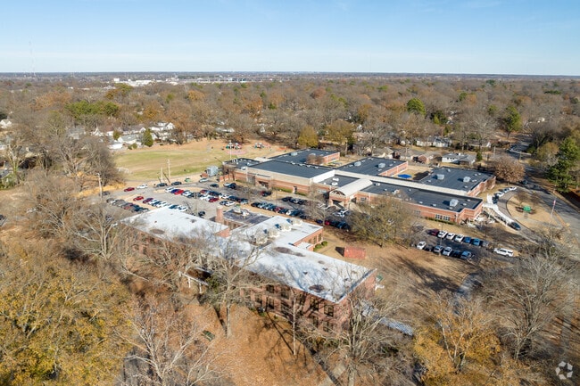 Avon Lenox School in Memphis maintains a student-teacher ratio of 9:1.