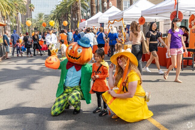 Anaheim Fall Festival draws crowds for seasonal fun in the historic downtown area.