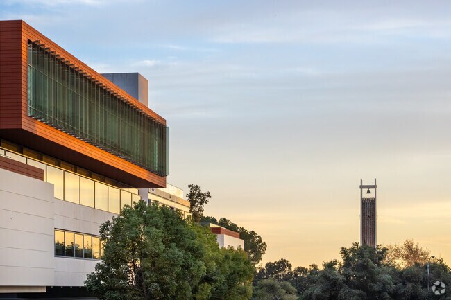 A collection of seven colleges, including Scripps College, are near Old Claremont.