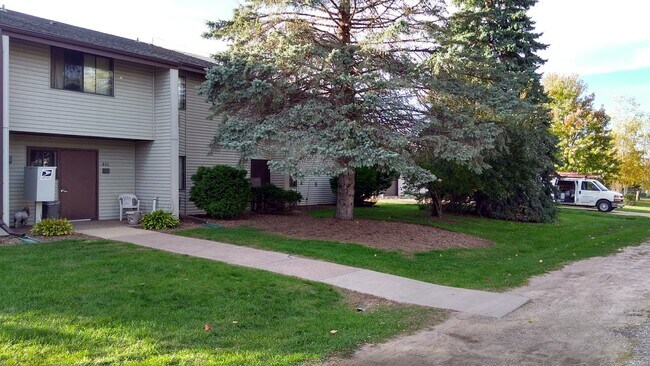 401 N East St unit 201, Weyauwega, WI 54983 - photo 2