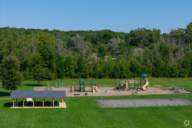 Ledgeview Elementary School in Clarence has 473 students.