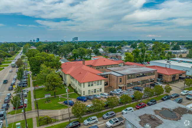 Ella Dolhonde Elementary is centrally located in the Metairie Terrace neighborhood.