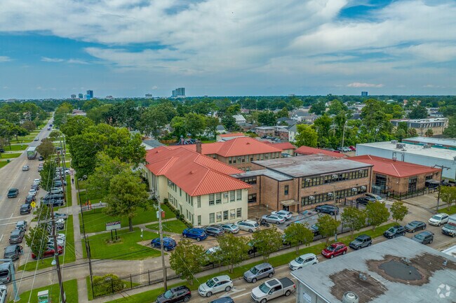 Formally Ella Dolhonde Elementary, Joseph C. Moscona School is centrally located in the Metairie Terrace neighborhood.