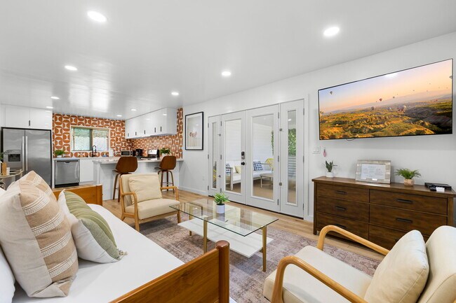 321 N Gertruda Ave unit C, Redondo Beach, CA 90277 - photo 2