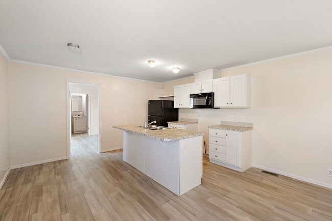 4418 E Daisy Ln, Traverse City, MI 49685 - photo 3