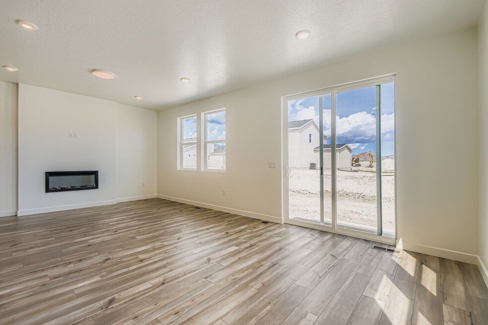 205 E Clear Granite Way, Eagle Mountain, UT 84005 - photo 1