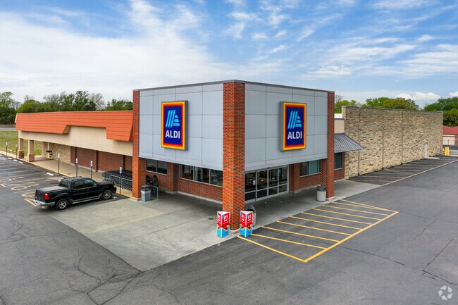 Get your daily groceries at Aldi in Benjamin Hills-Pleasant Valley.