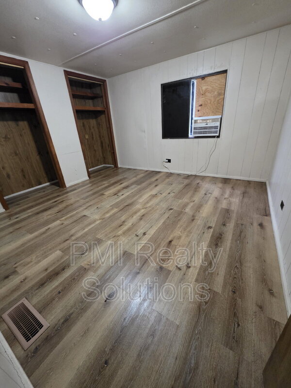 300 Elberta Ave, Porter, OK 74454 - photo 5