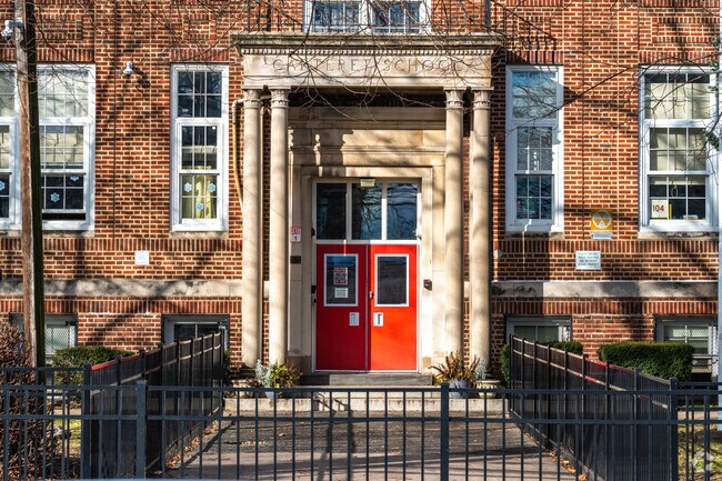 The student to teacher ratio at the Carteret School is 10-1.