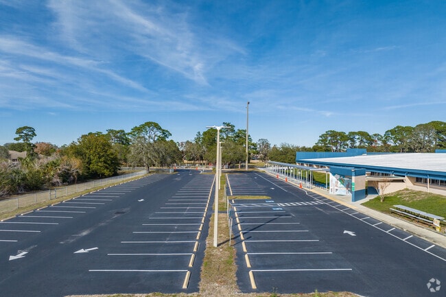 Gulfside Elementary has a large size parking lot for teachers and visitors.