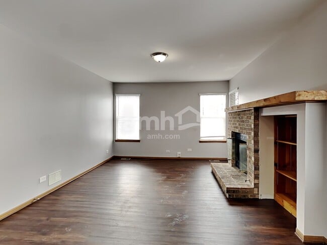 12 W Country Walk Dr, Round Lake Beach, IL 60073 - photo 6