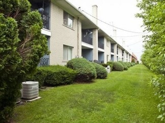 27239 Hoover Rd, Warren, MI 48093