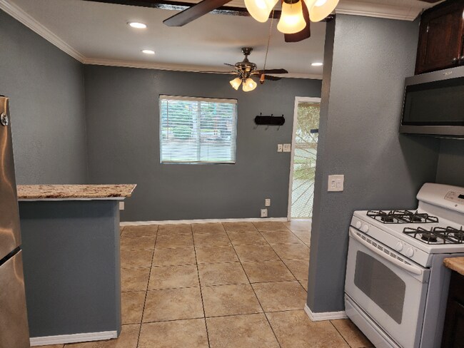 715 S Pine St unit 715, Escondido, CA 92025 - photo 5