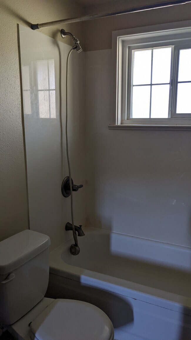 1812 Tiffany St, Klamath Falls, OR 97601 - photo 6