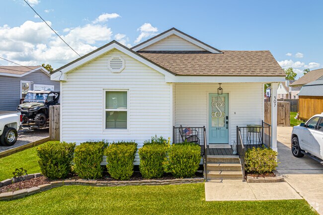 Cottages are popular in parts of Paradis\Boutte.