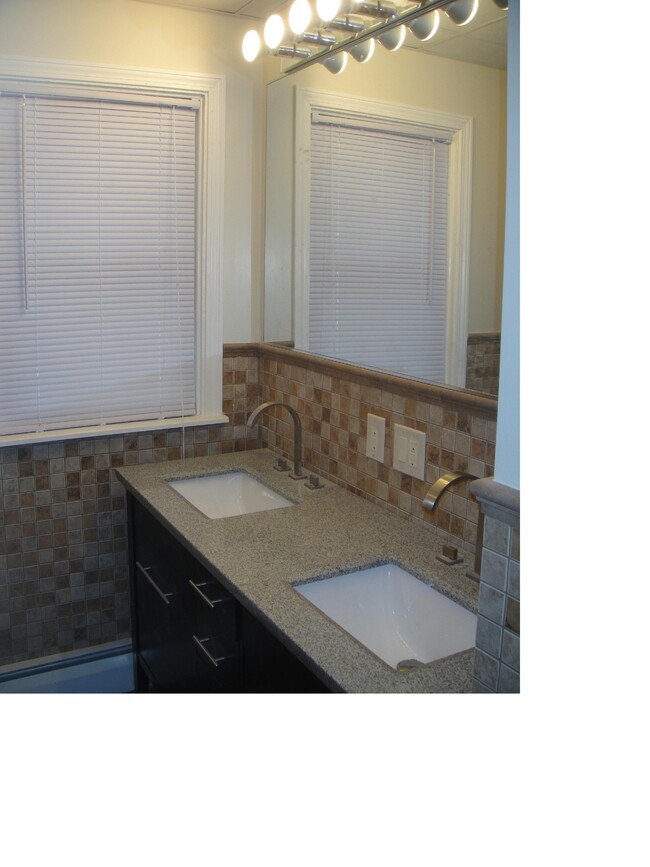 204 Oakland Ave Unit 3, Providence, RI 02908