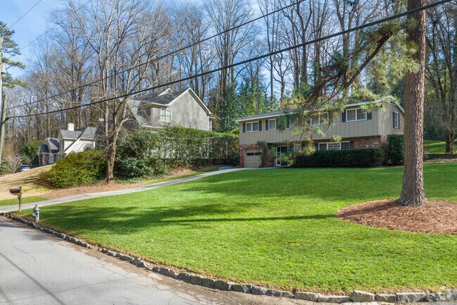 Homes in Castlewood feature well kept lawns and simple landscaping.