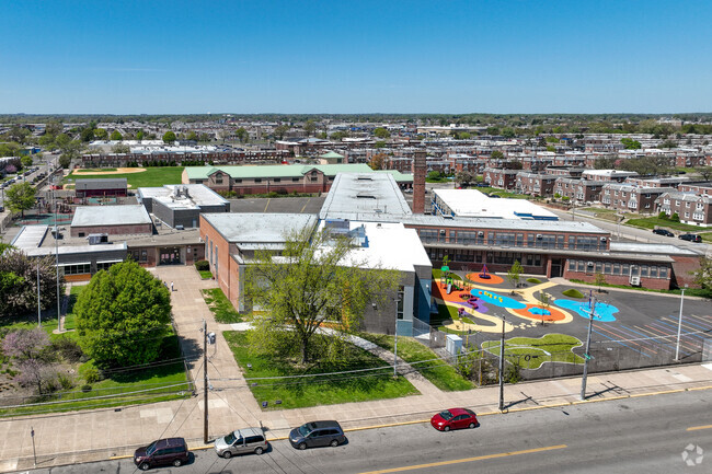 Niche gave Mayfair Elementary School a C- rating.