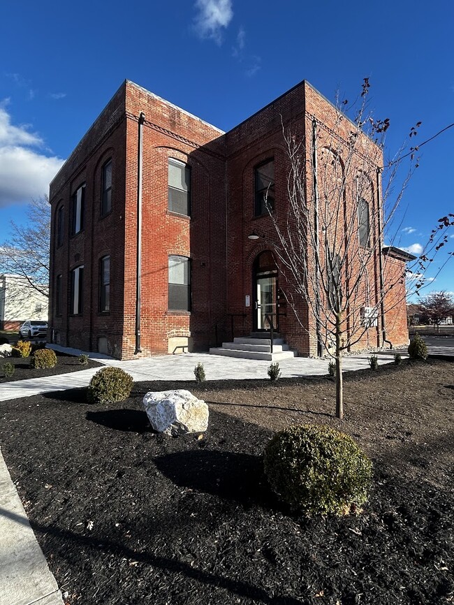 246 Front St, Lincoln, RI 02865