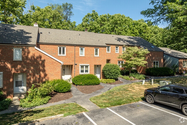 Some condos exist in Oyster Point for those who don't want the maintenance of a large lot.