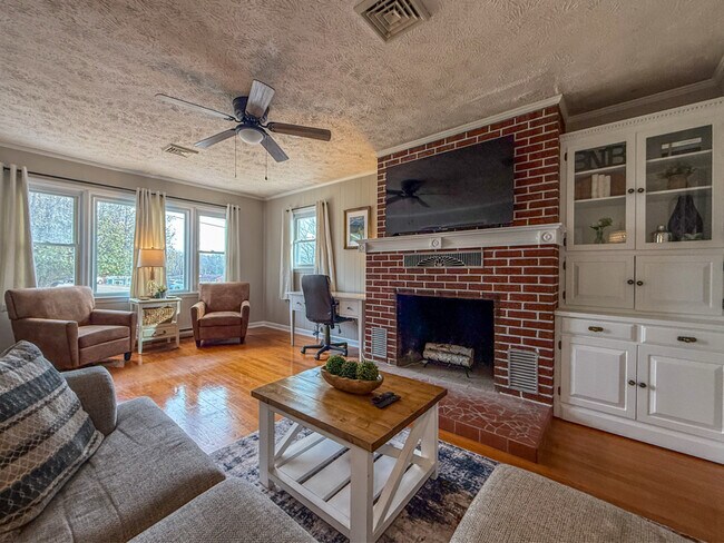 51 Lucas St, Sparta, NC 28675 - photo 5