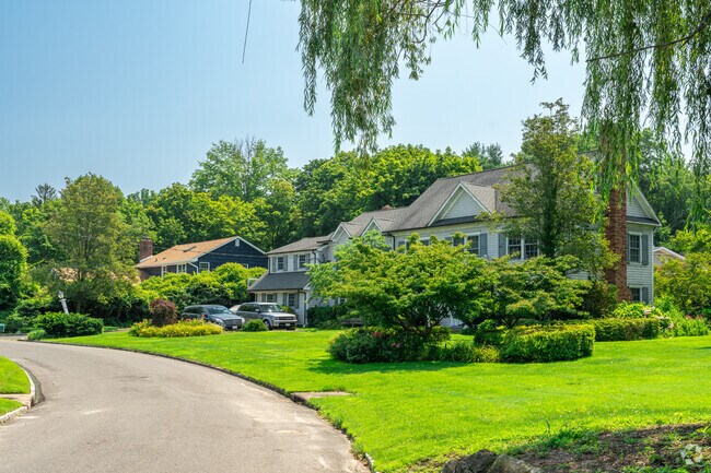 Residents of Plandome, NY get to enjoy quiet suburbs with a cool ocean breeze.