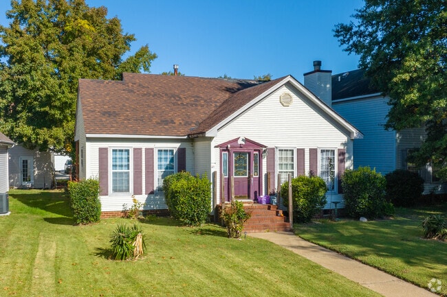 Modest single story cottages offer a more affordable option in Stonebridge/Middle Towne Arch.