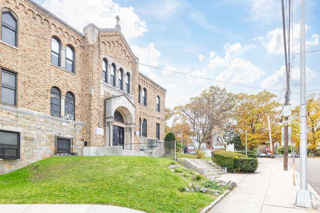 Immaculate Conception Catholic Academy in Queens is in a residential community.