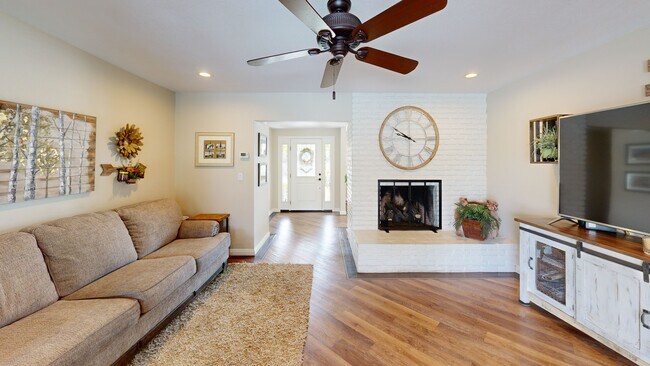 5303 Avondale Way, Riverside, CA 92506 - photo 2