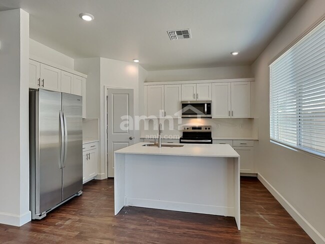 17134 W Lawrence Ln, Waddell, AZ 85355 - photo 3