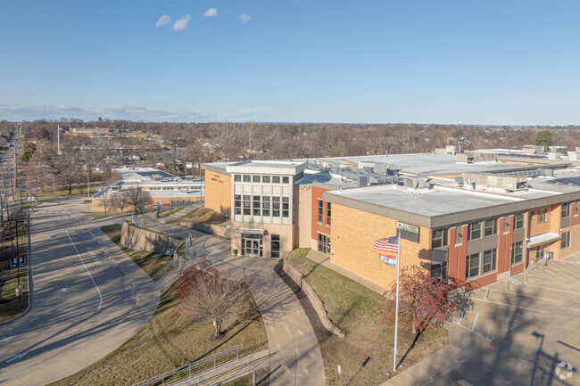 Hardin Middle School serves 700 students in grades 7-8.