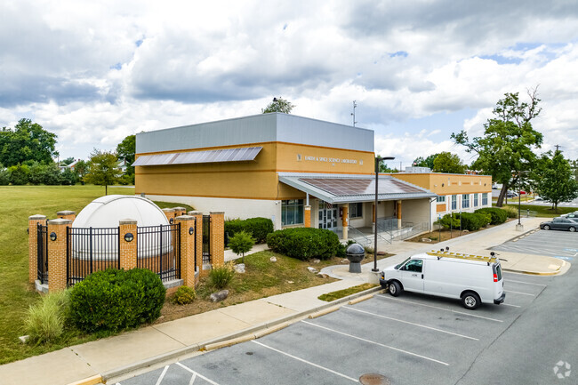 Lincoln Elementary School also has a state-of-the-art laboratory on campus.