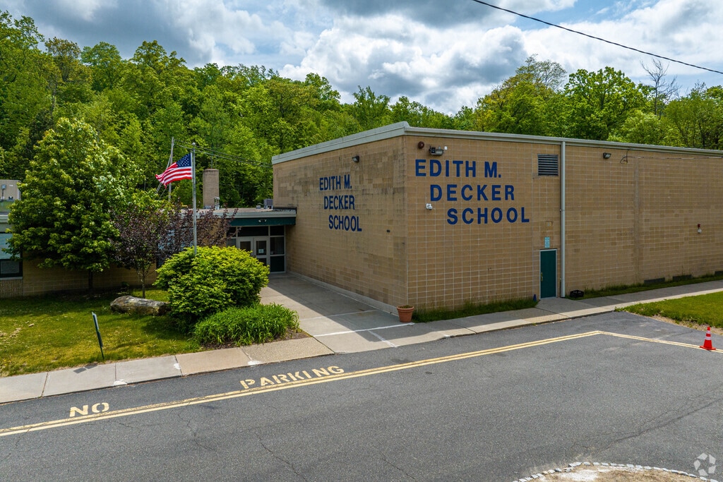 Students can attend Edith M. Decker Elementary School in Mt. Arlington.