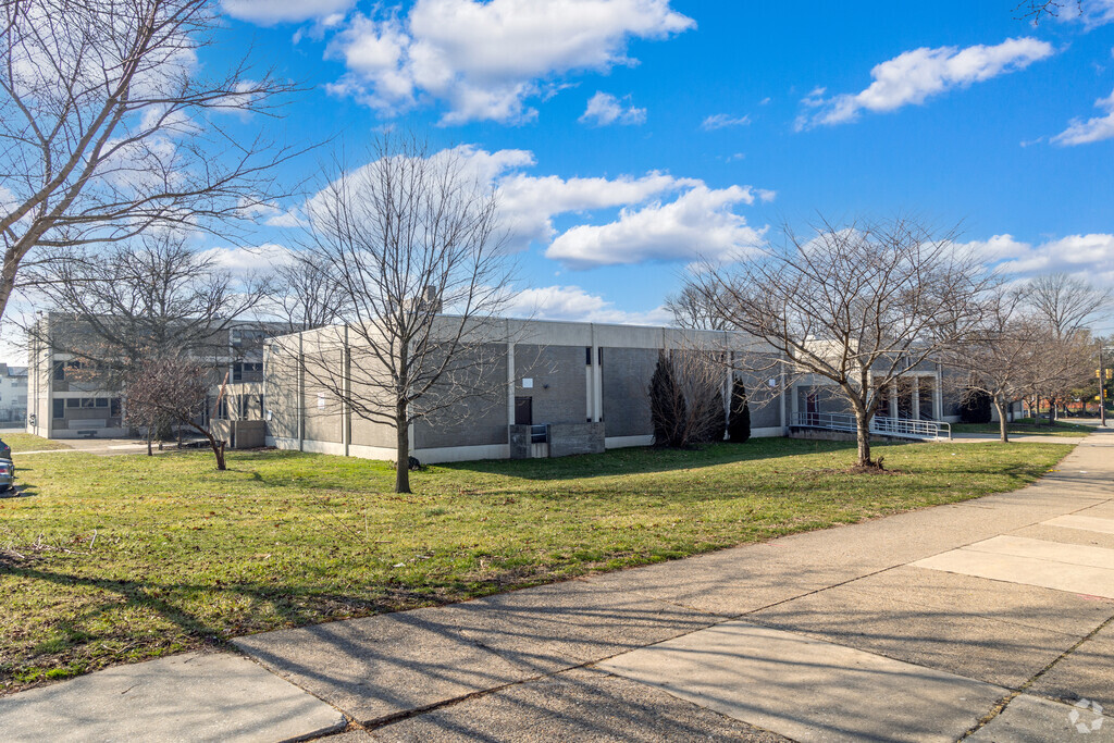 Alain Locke School has students in K-8th grades.