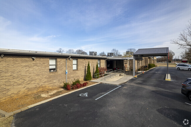 Walnut Grove is a public primary pre K through 3rd grade school in New Market Alabama.
