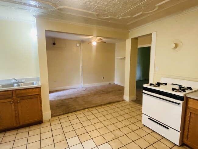 16 Union St, Claremont, NH 03743 - photo 2