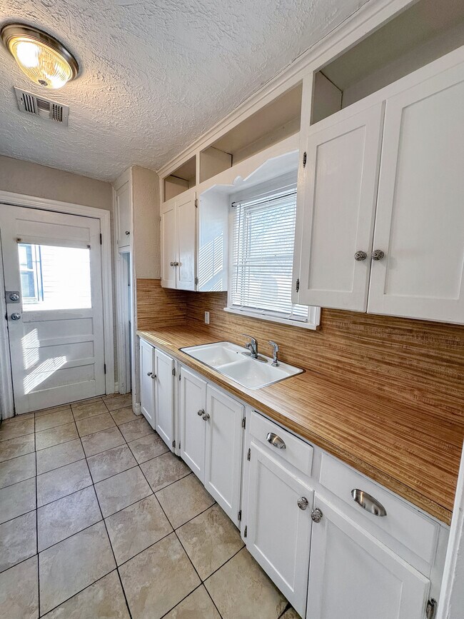 835 NW 17th St, Lawton, OK 73507 - photo 4