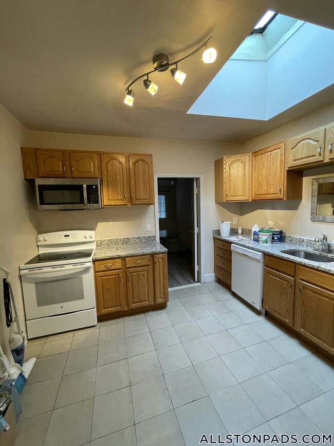 11 Higgins St Unit 3, Boston, MA 02134