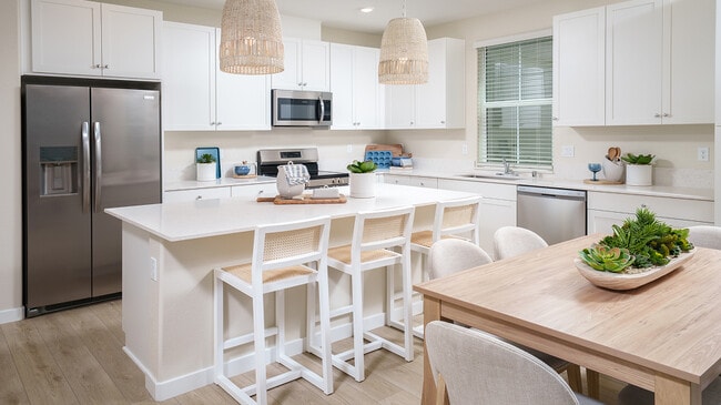 1155 Bellawood Dr, Galt, CA 95632 - photo 2