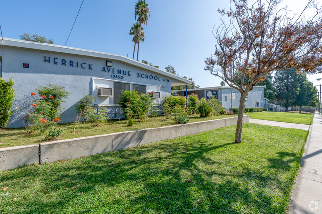 Herrick Avenue Elementary has a student-teacher ratio of 19 to 1.
