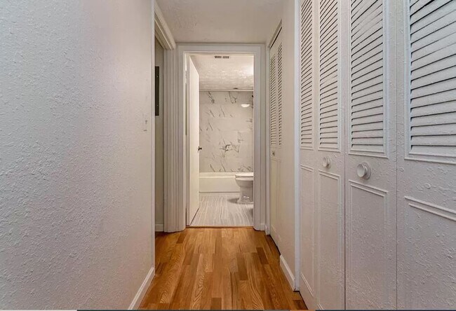 5419 Hansel Ave unit Camelot by the Lake, Orlando, FL 32809 - photo 5