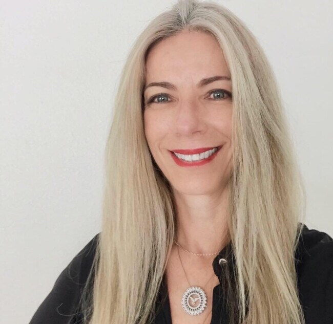 Ana Lucia Lochtefeld