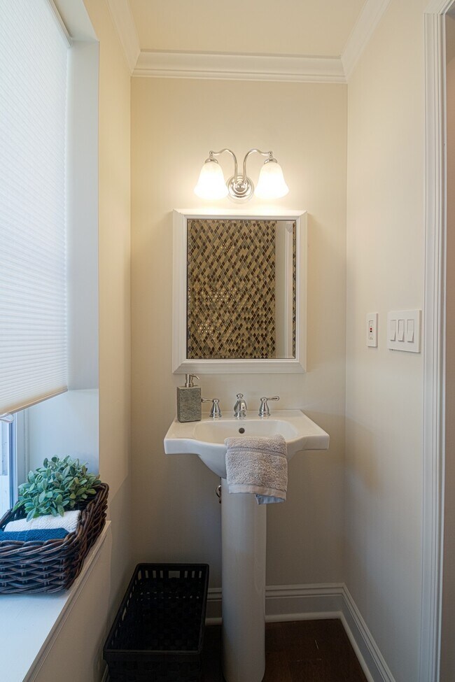 1703 Pine St unit . 1, Philadelphia, PA 19103 - photo 6