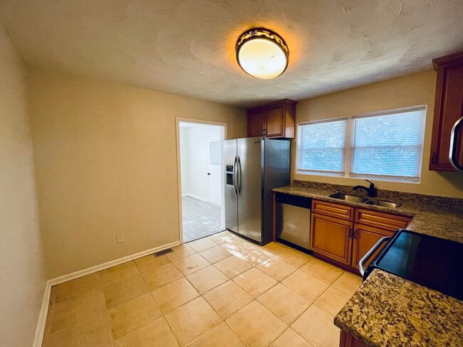 1211 Victoria Blvd, Hampton, VA 23661 - photo 3