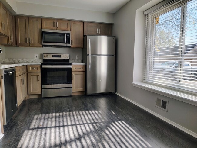 24757 Bashian Dr, Novi, MI 48375 - photo 5