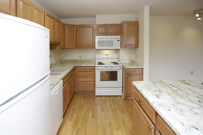 Baypoint Shoreline, Duluth, MN 55802 - photo 6